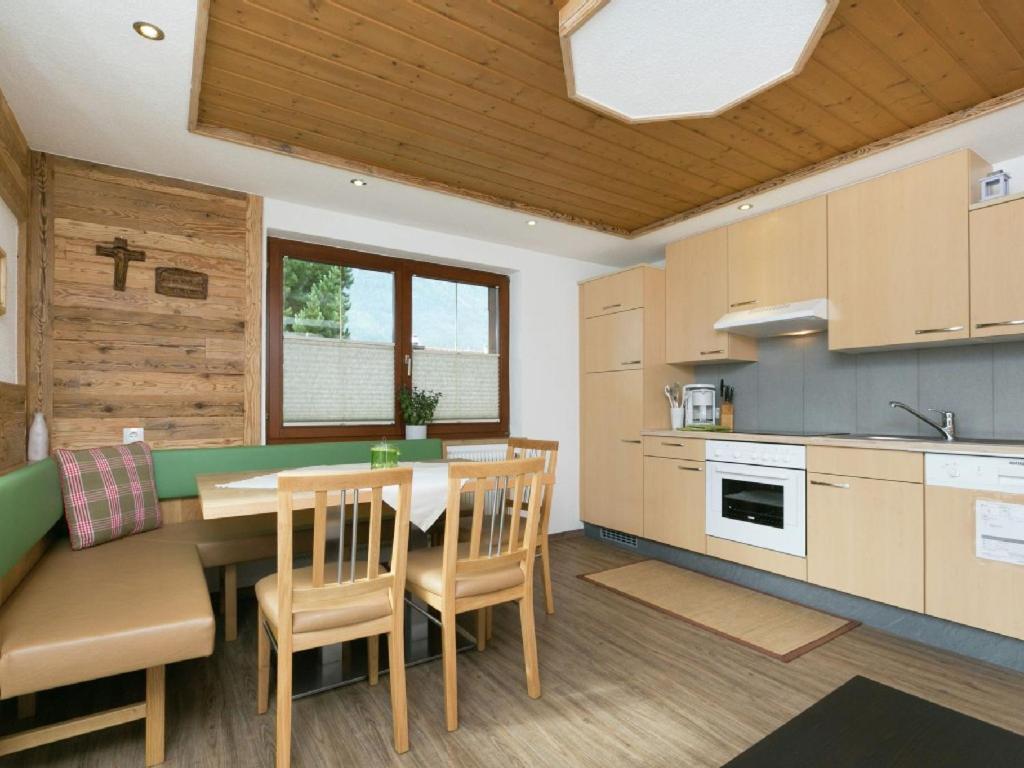 Haus Helene Prantl Apartment Längenfeld Exterior photo